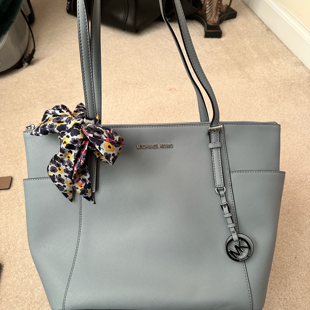 Michael Kors Jet Set Tote with Twilly!!!